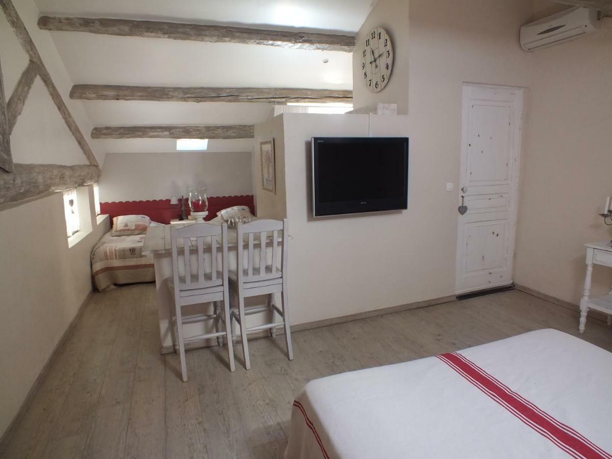 Bed and Breakfast Mas De La Garance à Althen-des-Paluds Extérieur photo
